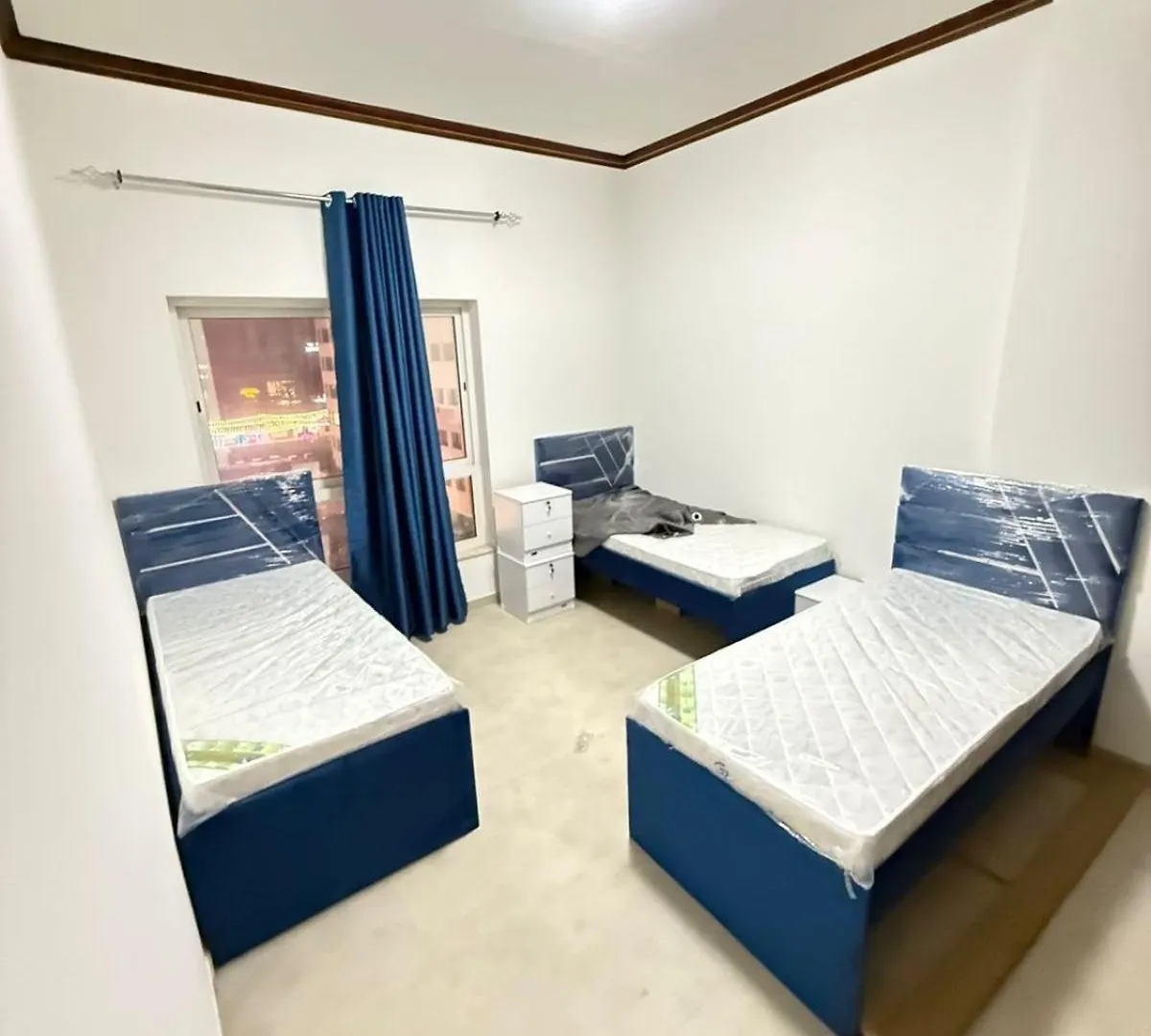 Backpackers Heaven ! 18 Beds In A 2 Bedroom Apartment In Front Of Union Metro Station Diera Dubái Hostal